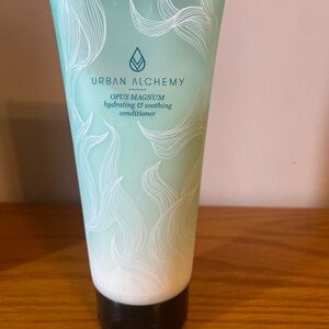 Opus Magnum Hydrating Conditioner - Mint Green